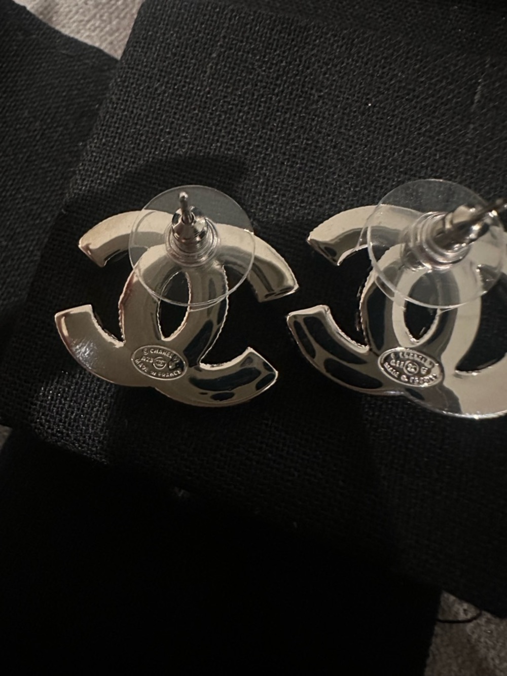 Chanel stud earrings - Picture 3 of 10